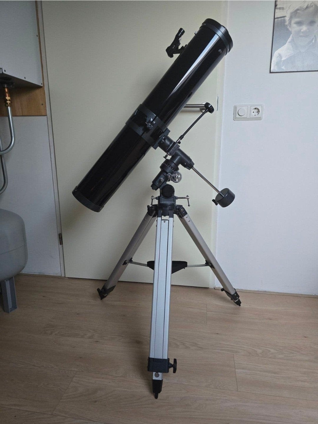 Omegon N130/920 EQ-3 telescoop (complete set), Ophalen, 80 tot 200 mm, Met statief, Spiegeltelescoop (reflector)