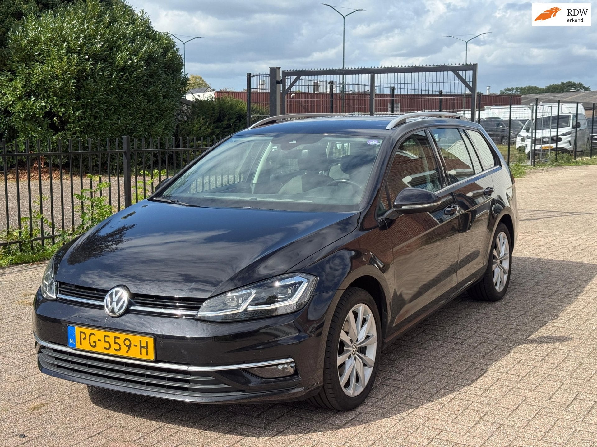 Volkswagen Golf Variant 1.0 TSI Highline Digital Dash Trekha, Euro 6, Zwart, Origineel Nederlands, 650 kg