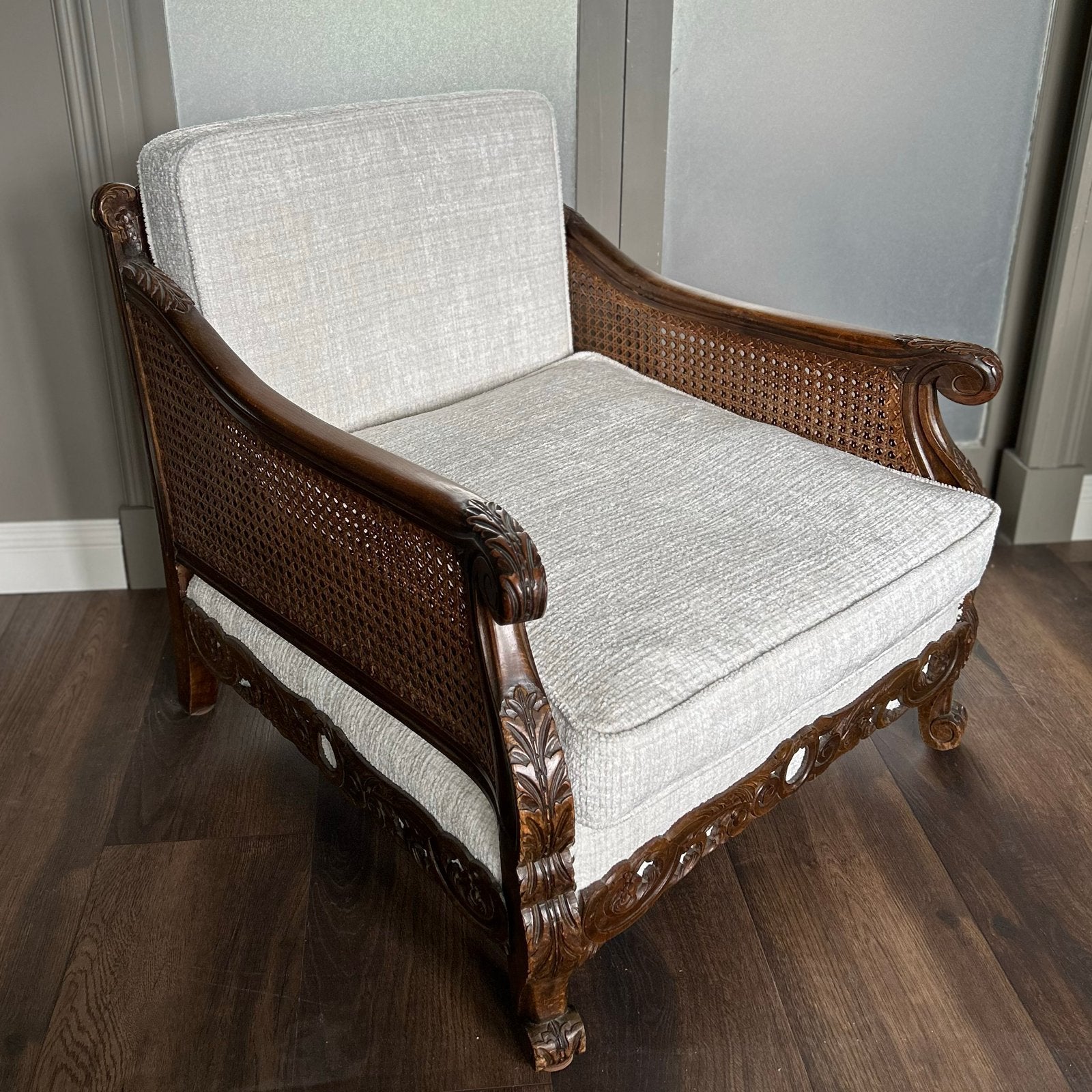 Koloniale fauteuil uit Indonesië met rotan details, Ophalen