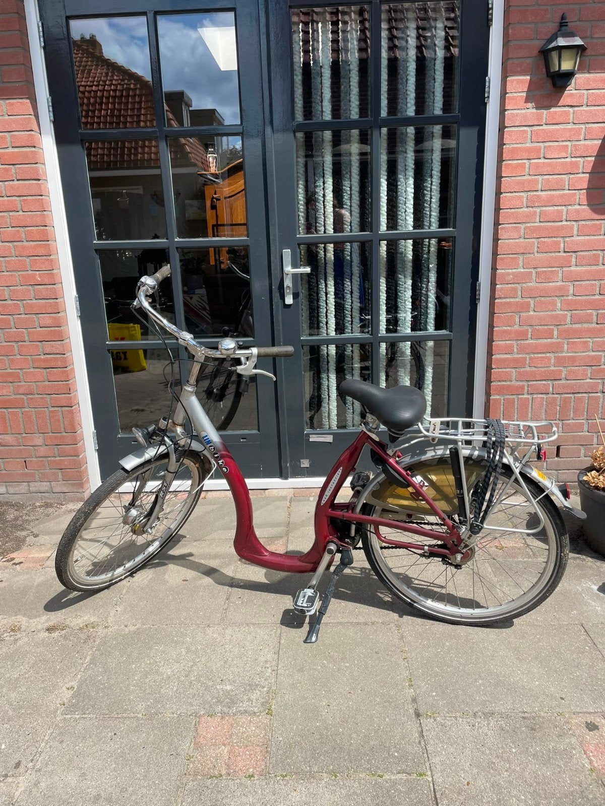 Lage instapfiets zilver met rood 28 inch, Ophalen, 0 zitjes, Gebruikt, Overige merken