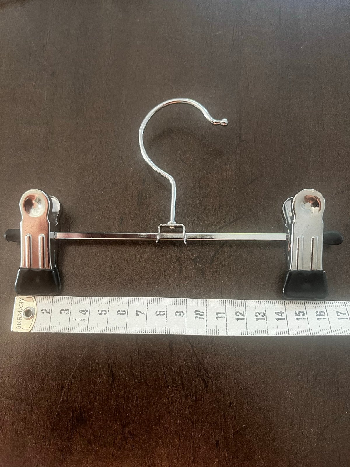 Broekhanger met clips - Metaal en Kunststof, Ophalen of Verzenden, Zo goed als nieuw, Metaal, Kinderen en Volwassenen