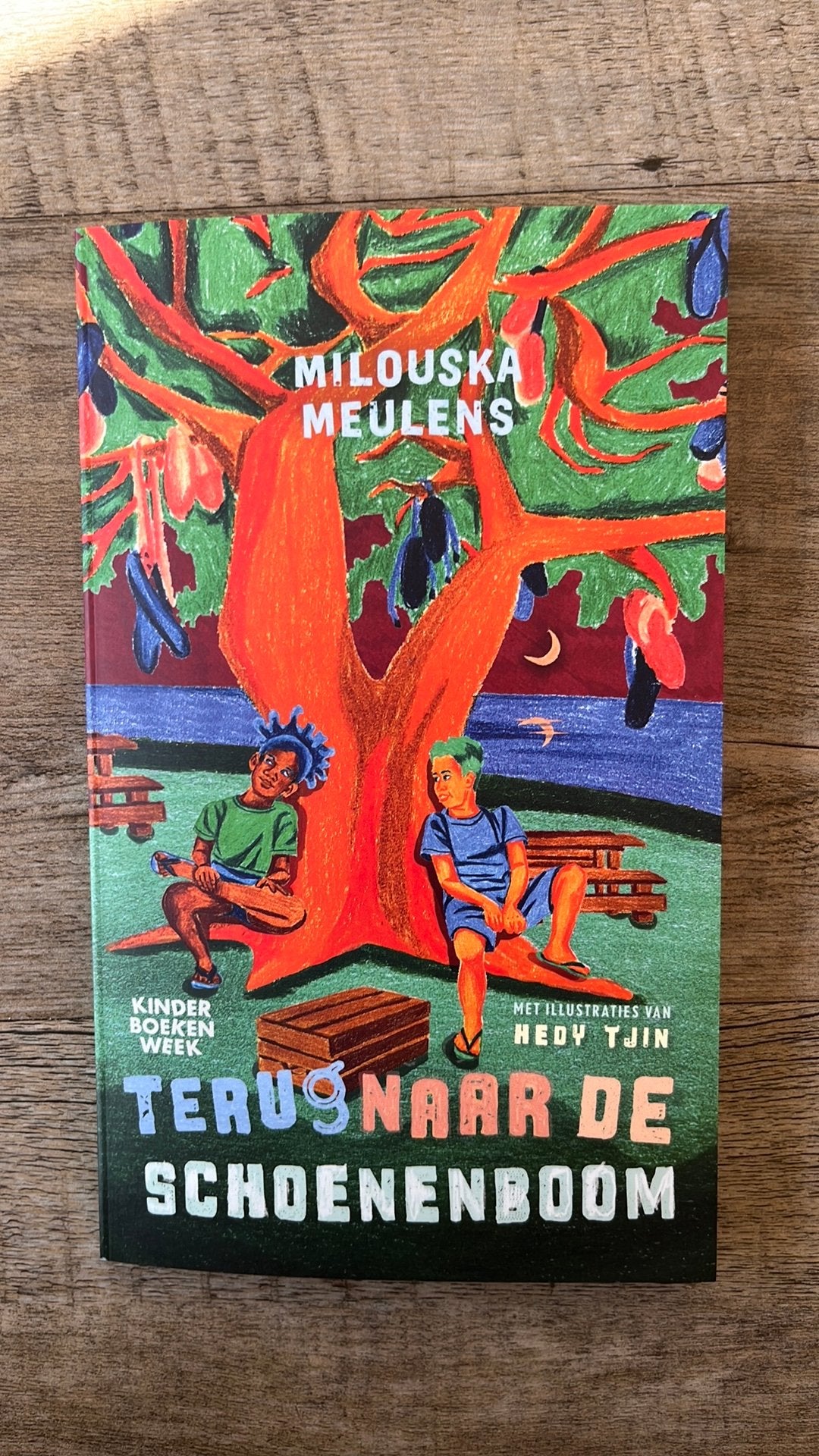 Gratis Hellendoorn of Drievliet Terug naar de schoenenboom, Milouska Meulens, Fictie algemeen, Ophalen of Verzenden, Zo goed als nieuw