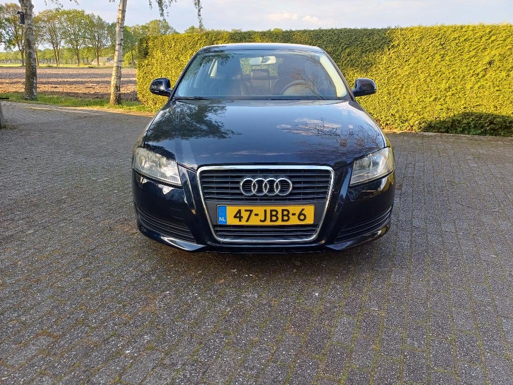 Audi A3 1.6 MPI Sportback 75KW 2009 Leer, Auto's, Audi, Voorwielaandrijving, Metallic lak, Zwart, Blauw