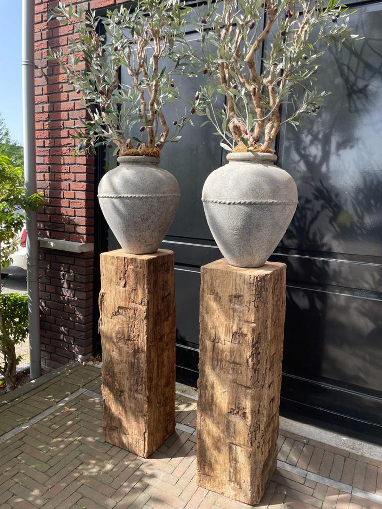 Meerpalen met grote kruik kunst olijfbomen, Ophalen, Zo goed als nieuw