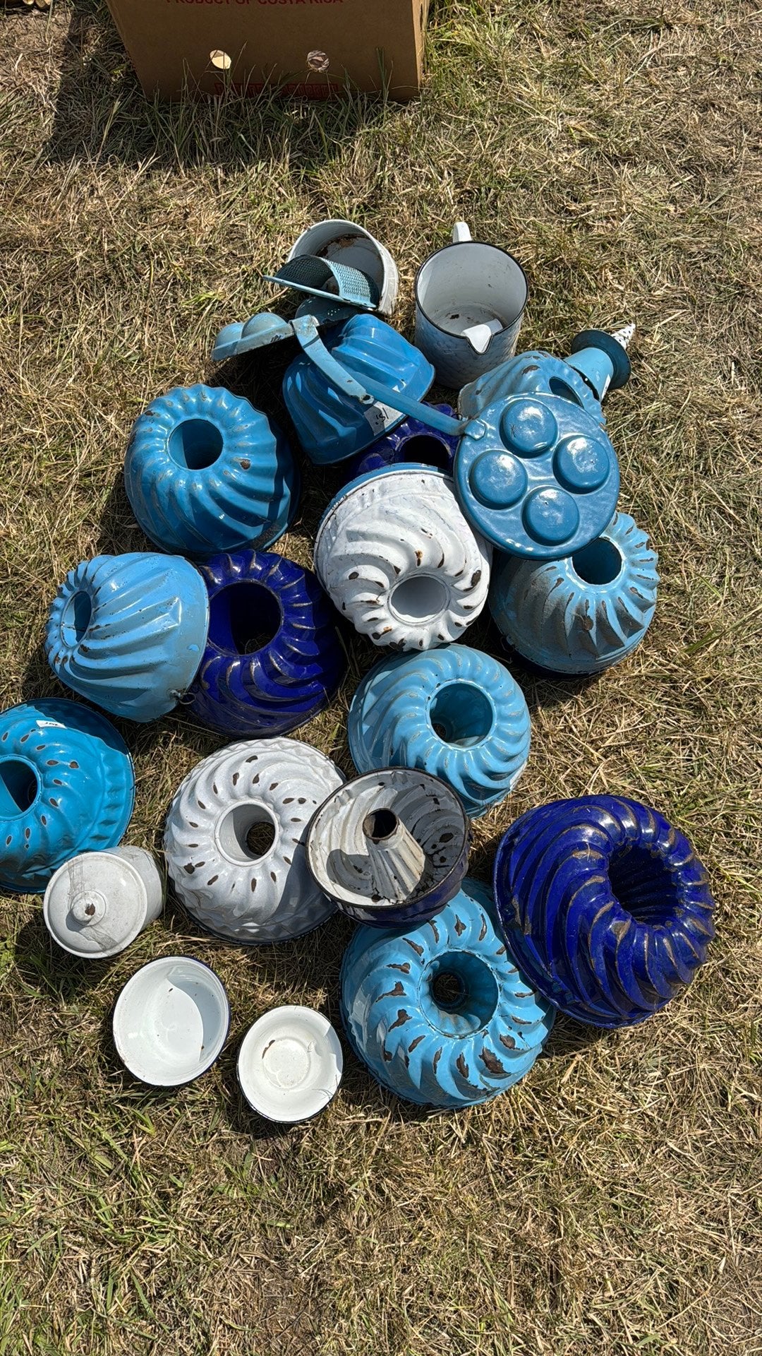 Verzameling antiek blauw emaille keukenspullen, Ophalen