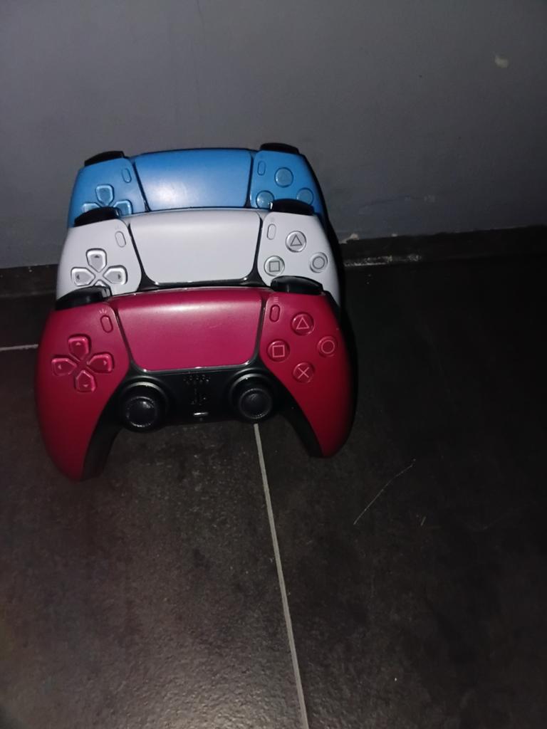 Defecte PS5 DualSense controllers (rood, wit, blauw), Ophalen of Verzenden, Niet werkend