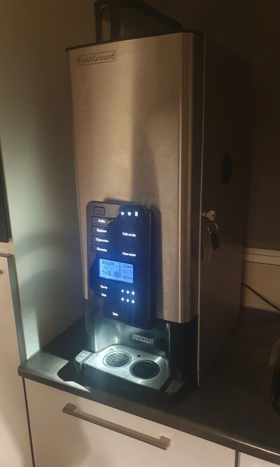 Bravilor Bonamat FreshGround Koffiemachine met sleutels, 10 kopjes of meer, Koffiemachine, Zo goed als nieuw, Koffiebonen
