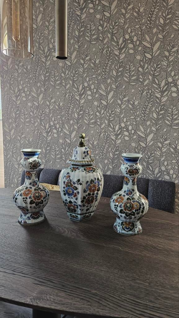 Prachtige Delfts polychroom handwerk vazen en pot set, Antiek en Kunst, Antiek | Vazen, Ophalen