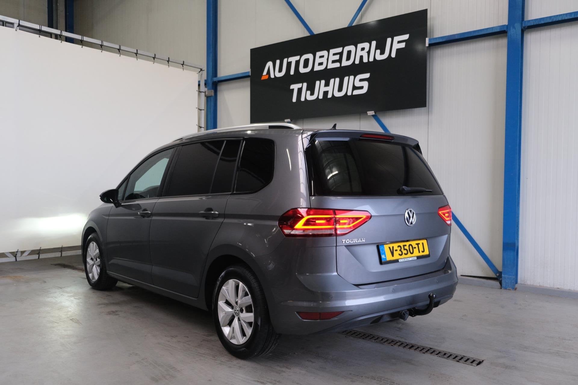 Volkswagen Touran 1.6 TDI - Grijskenteken, Airco, Cruise, Na, Auto's, Voorwielaandrijving, Dealer onderhouden, 1490 kg, Gebruikt