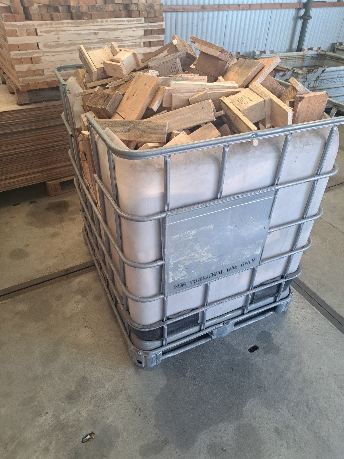 Gezaagd haardhout 1m³ incl box, Tuin en Terras, Haardhout, Minder dan 3 m³, Ophalen, Overige houtsoorten, Blokken