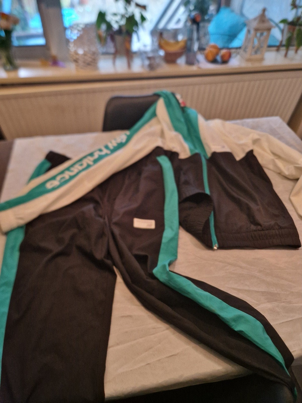New Balance Trainingspak - Zo goed als nieuw, New Balance, Meerkleurig, Maat 56/58 (XL), Ophalen of Verzenden