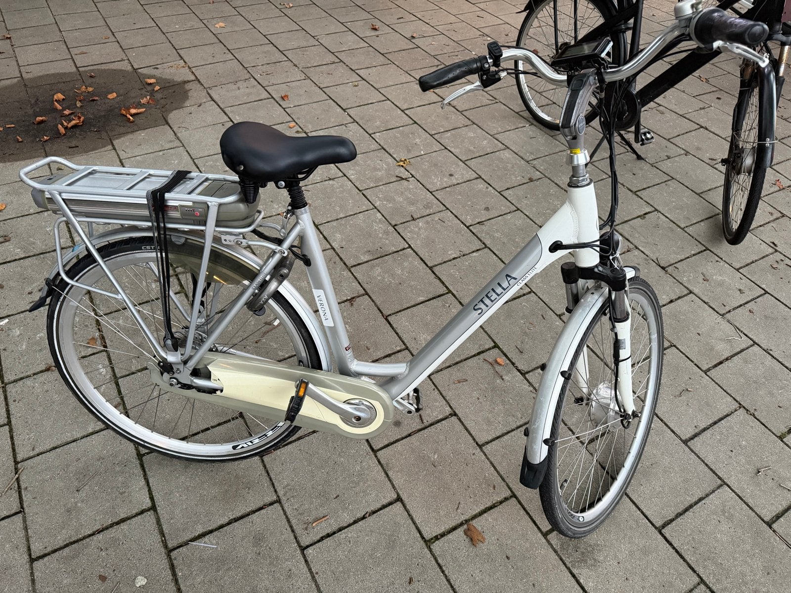 Stella elektrische fiets - Damesmodel, zilver, 51 tot 55 cm, Ophalen, Gebruikt, 30 tot 50 km per accu