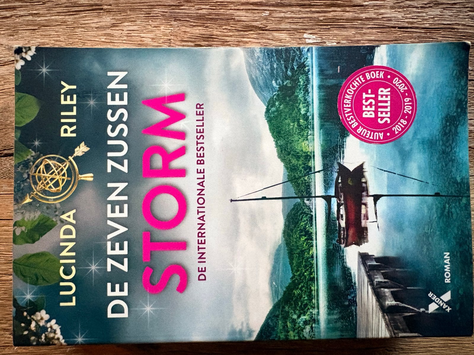 De Zeven Zussen - Storm (Lucinda Riley), Boeken, Ophalen of Verzenden, Zo goed als nieuw