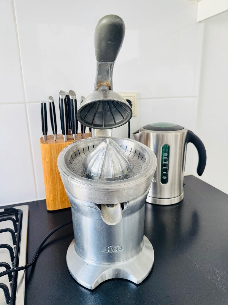 Solis citrus press Pro, Ophalen of Verzenden, Zo goed als nieuw, Elektrisch, Citruspers