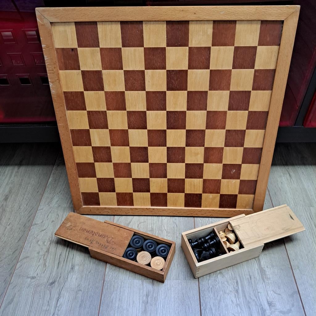 Houten schaak- en dambord met stukken, Een of twee spelers, Ophalen of Verzenden, Gebruikt