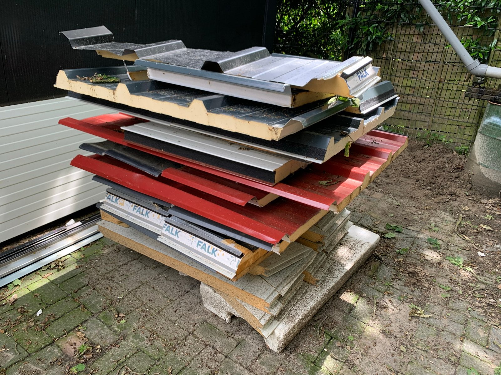 Diverse reststukken/zaagafval sandwichpanelen, Ophalen, Gebruikt, Betonwei 6a, 15 m² of meer