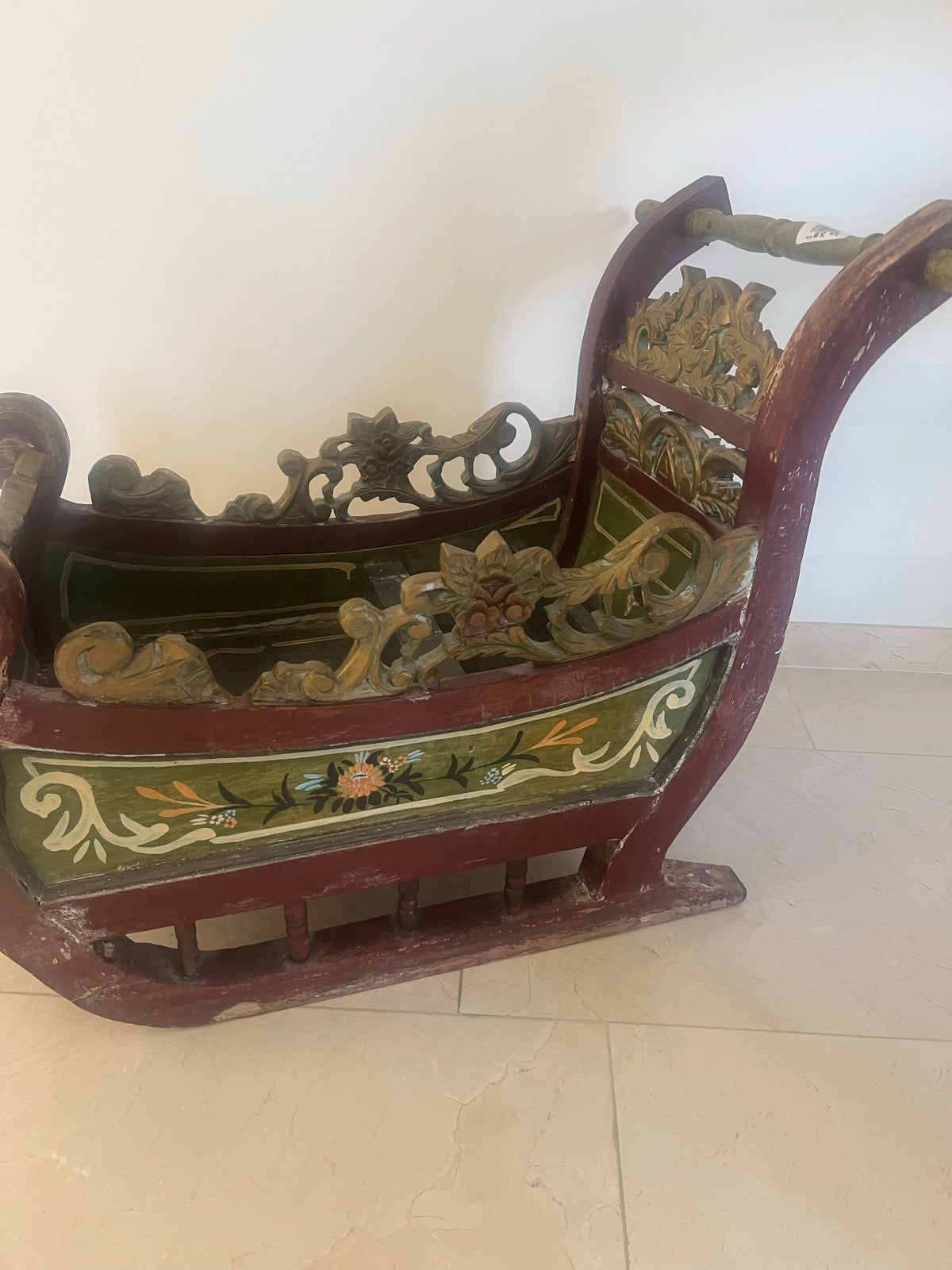 Antieke houten slee met handgeschilderde details, Ophalen