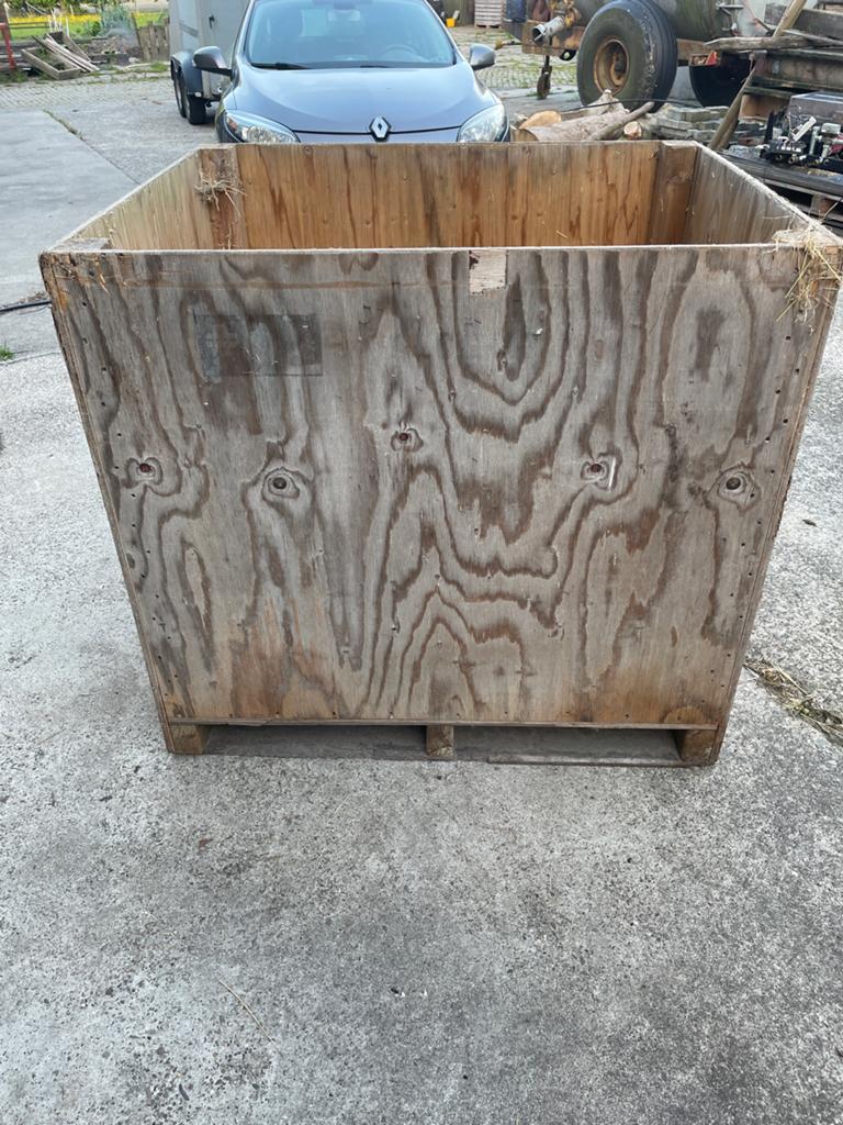 Stevige houten kist op pallet voor opslag/transport, Huis en Inrichting, Woonaccessoires | Kisten, Ophalen, Gebruikt, 75 tot 100 cm
