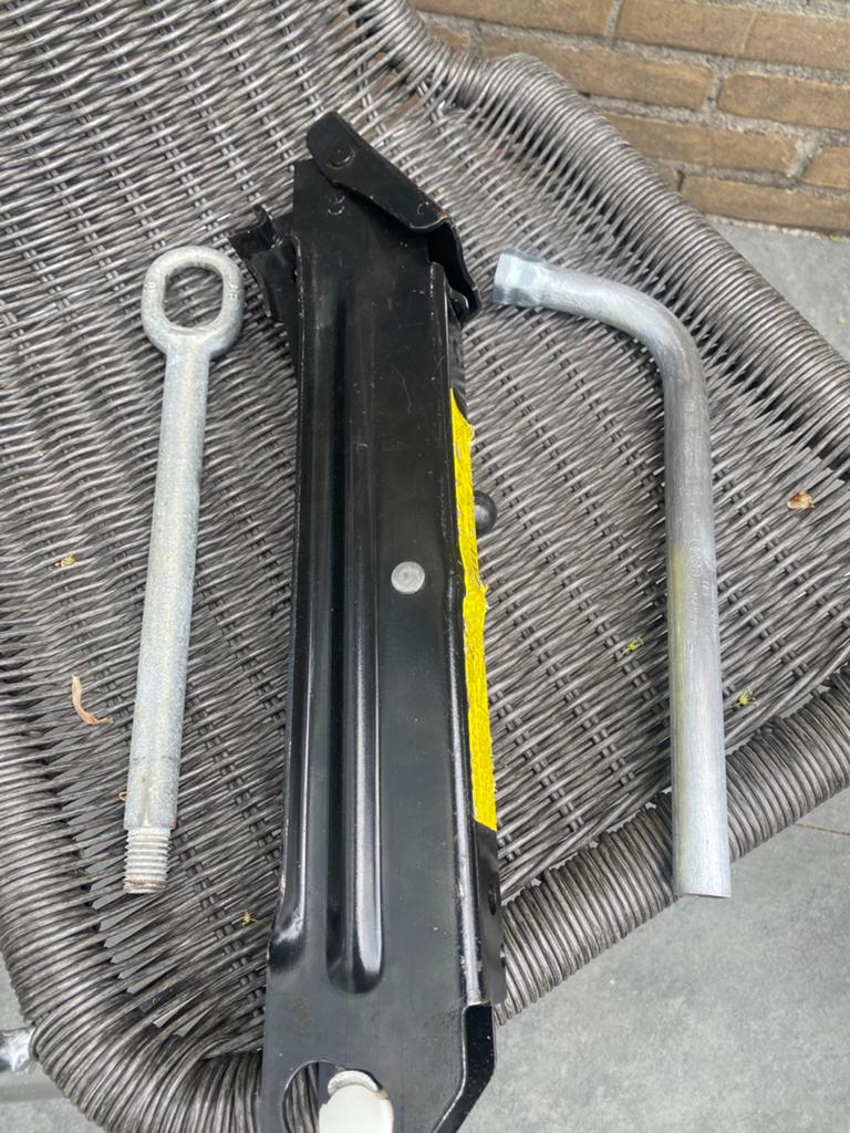 Auto krikset Vw Transporter 100 euro, Ophalen of Verzenden, Zo goed als nieuw, Manueel, Schaarkrik
