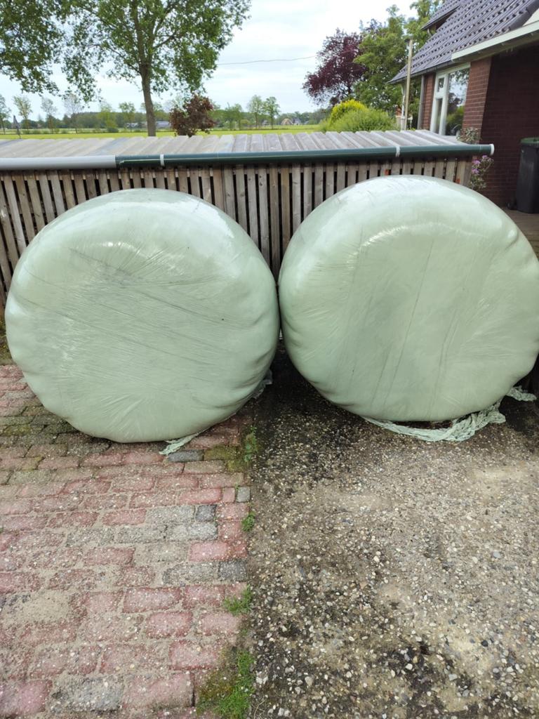 Grote balen kuilgras, Ophalen of Verzenden