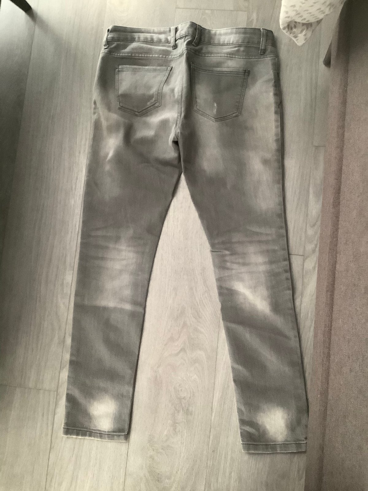 Gratis Jeans Esmara grijs maat 42 lage taille., Ophalen, Zo goed als nieuw, Grijs, W33 - W36 (confectie 42/44)