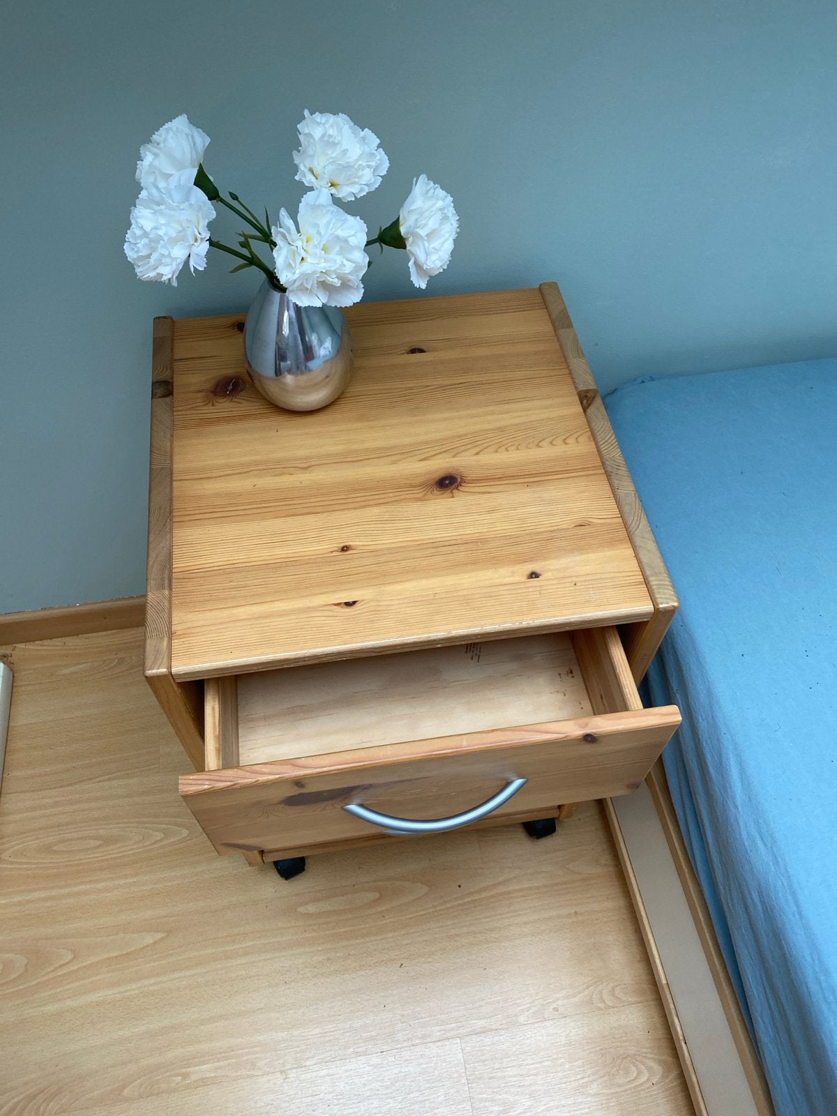 Massief grenen ladekastje op wieltjes - Zeer goede staat, Huis en Inrichting, Ophalen, Minder dan 50 cm, Gebruikt, 3 of 4 laden