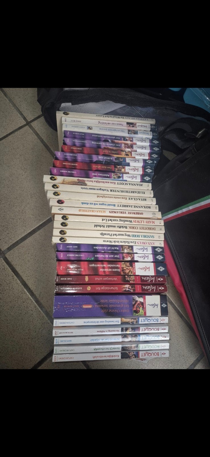30 harlequin/ bouquet roman boekjes, Ophalen, Gelezen