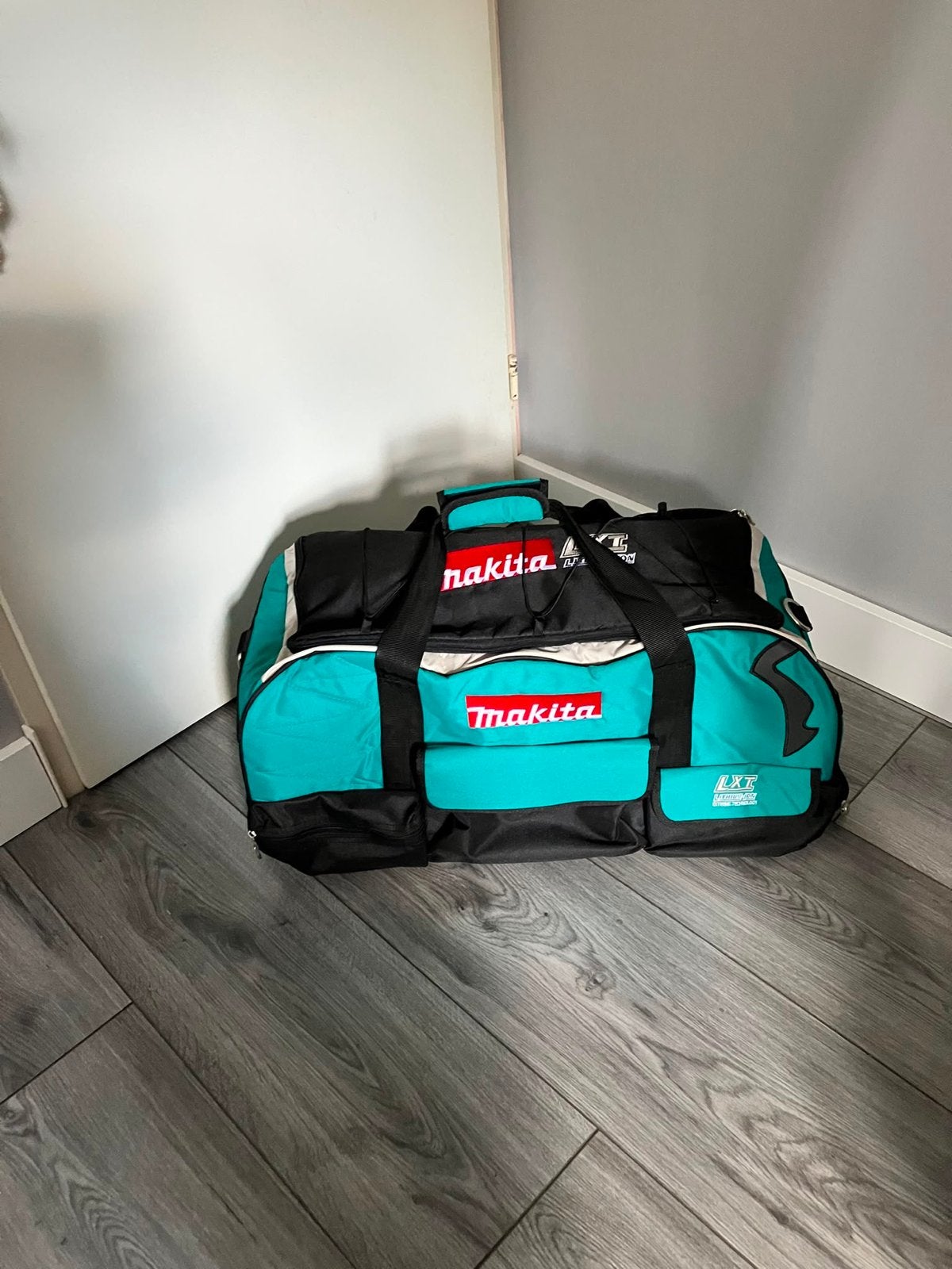 Makita tas/trolley - Zo goed als nieuw, Ophalen of Verzenden, Zo goed als nieuw, Gereedschapsopslag, Makita