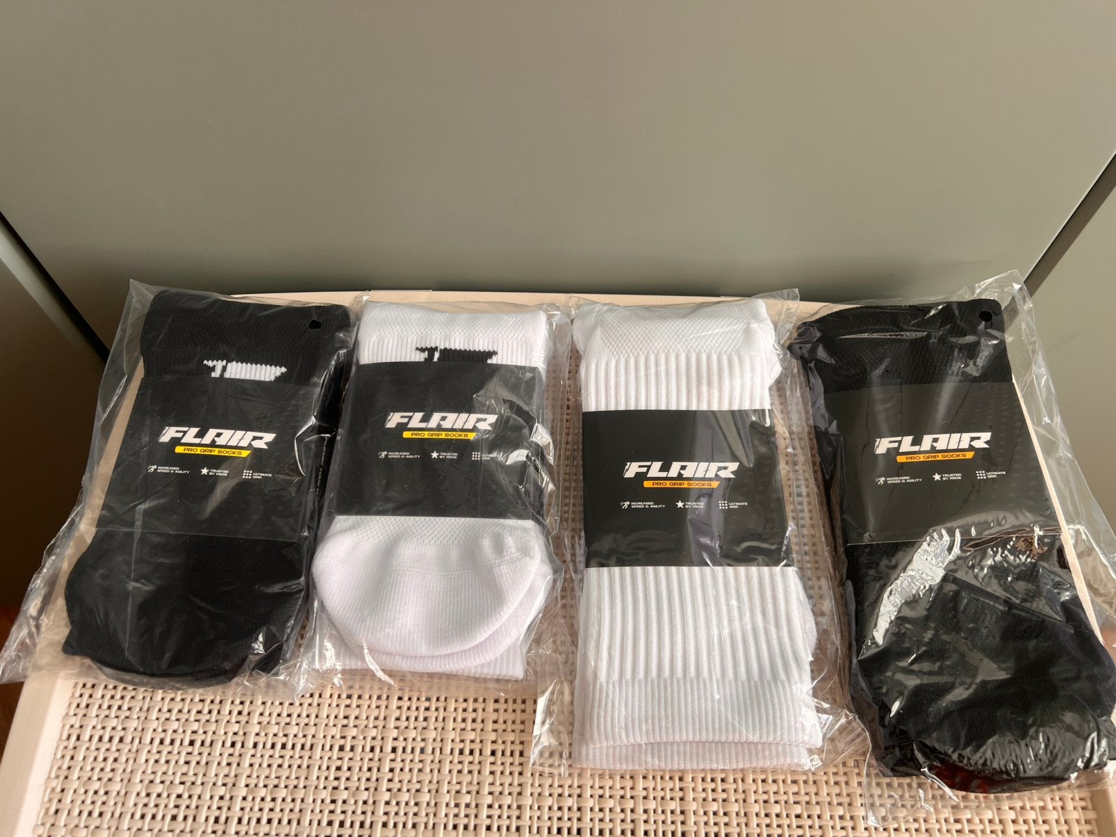 Flair - Pro Grip Socks And Long Sleeves - Brand New, Kleding | Heren, Ophalen of Verzenden, Zo goed als nieuw, Maat 43 t/m 46