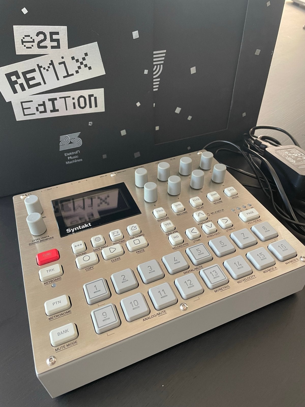 Elektron Syntakt - 25th Remix Edition, Muziek en Instrumenten, Overige merken, Zo goed als nieuw, Met midi-aansluiting, Overige aantallen