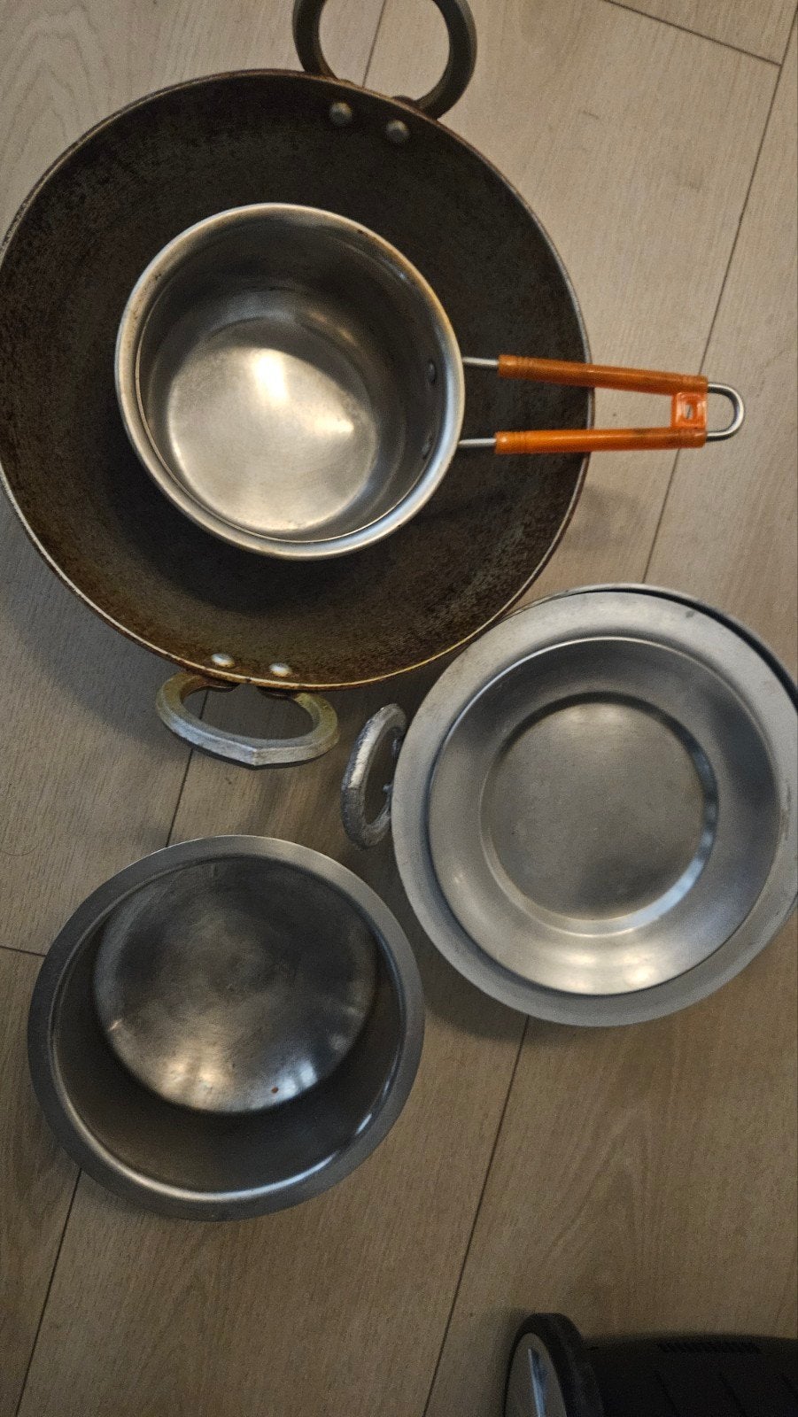 Gratis: 2 Woks en 2 Pannen, Ophalen of Verzenden, Gebruikt, Aluminium, Wok