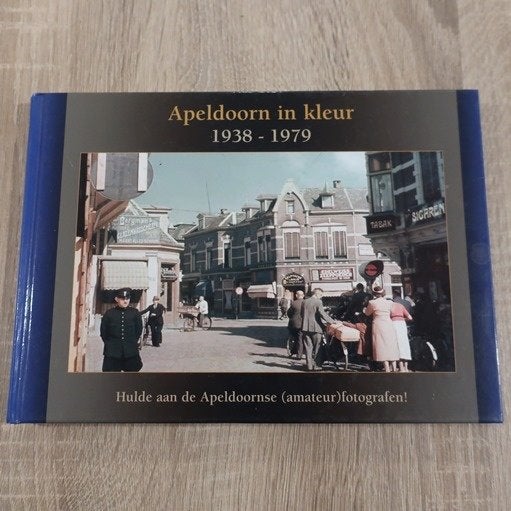 Apeldoorn in kleur 1938-1979 Peter Leeuwen goede staat, Ophalen of Verzenden, Gelezen