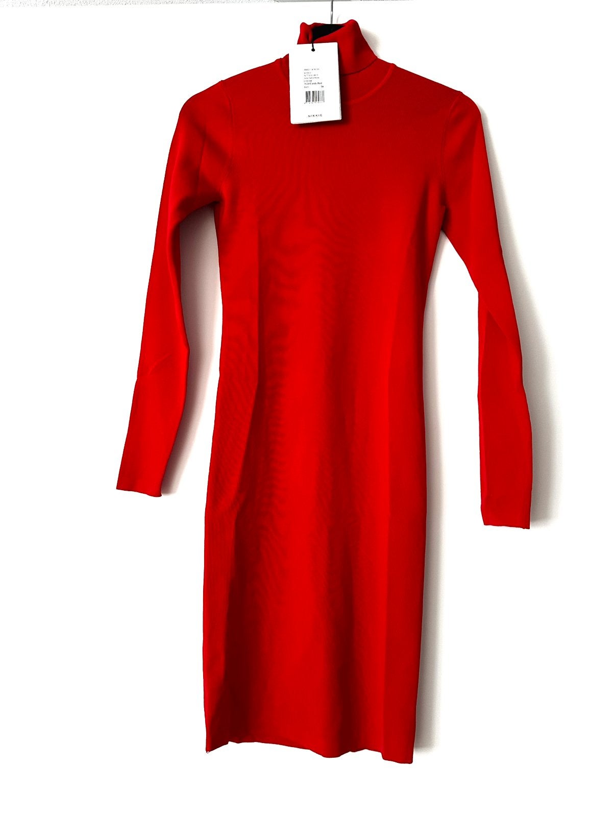 //Deze “stoere” jurk van NIKKIE is ‘n echte BLIKVANGER \\, Nieuw, Ophalen of Verzenden, Maat 36 (S), Rood