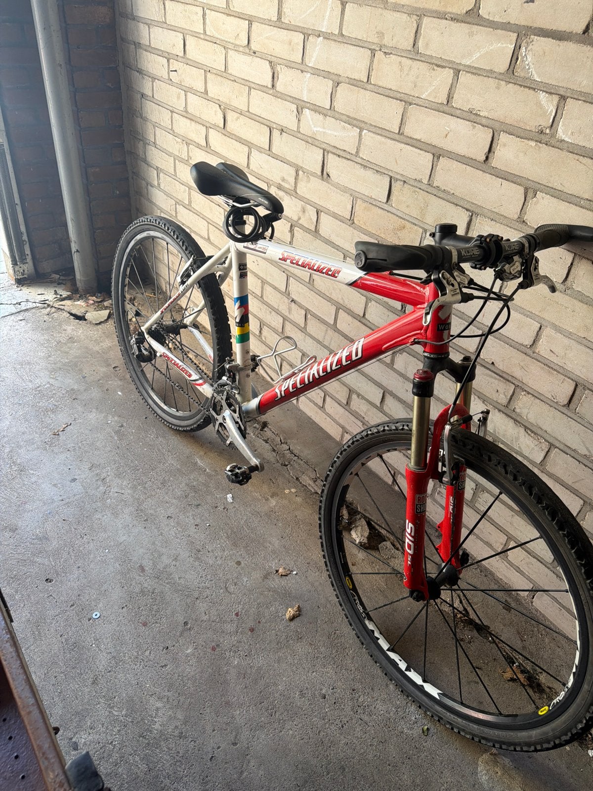 Specialized Mountainbike - Rood/Wit - Zo goed als nieuw, Hardtail, Heren, Zo goed als nieuw, Schijfrem