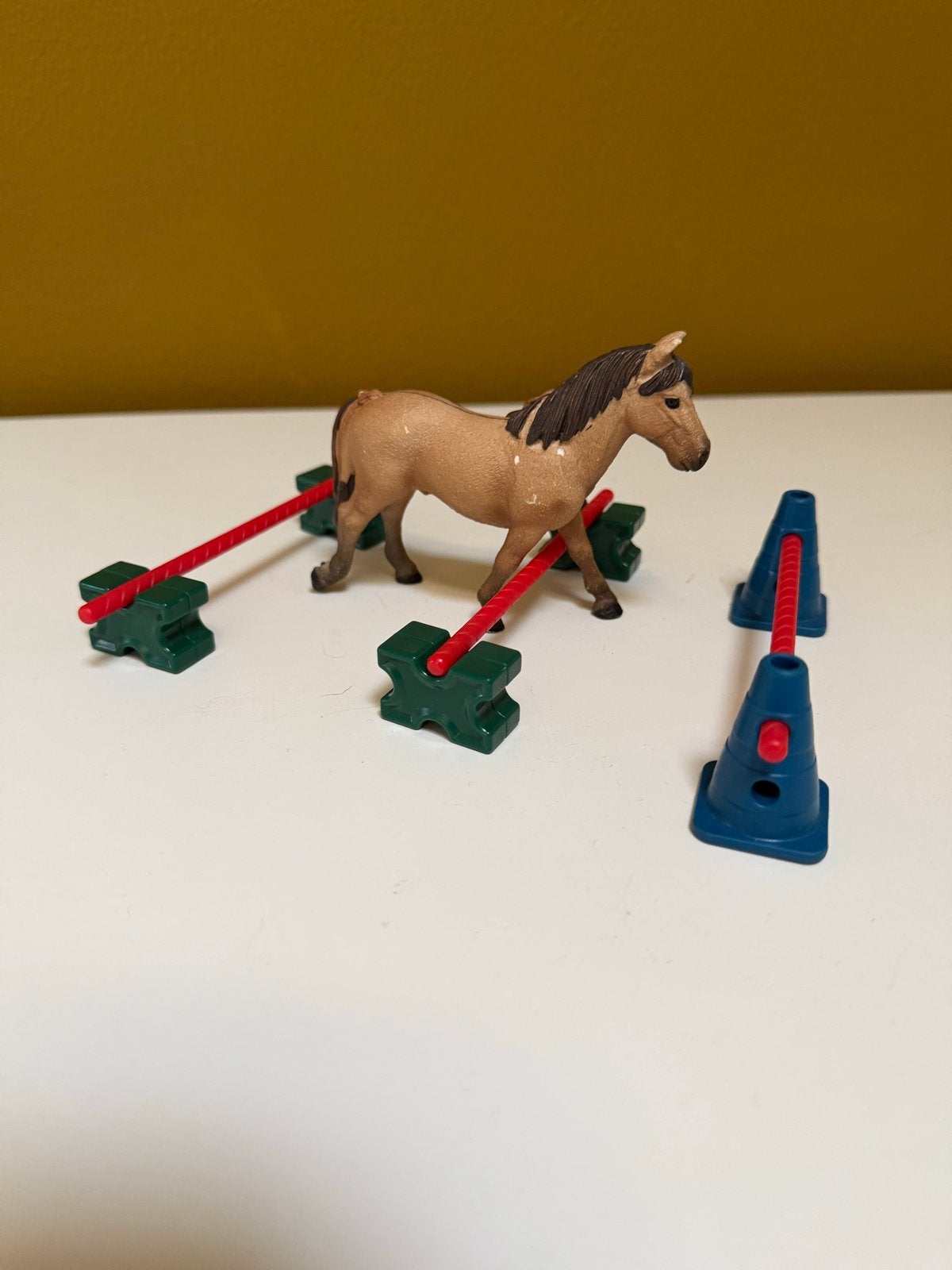 Schleich - Pony Slalom 42483 - Speelset met pony, Ophalen of Verzenden, Gebruikt, Jongen of Meisje