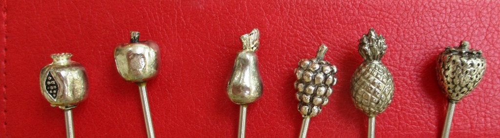 Leuke zwaar metalen cocktailprikkers met fruit aardbei peer, Ophalen of Verzenden, Rvs of Chroom