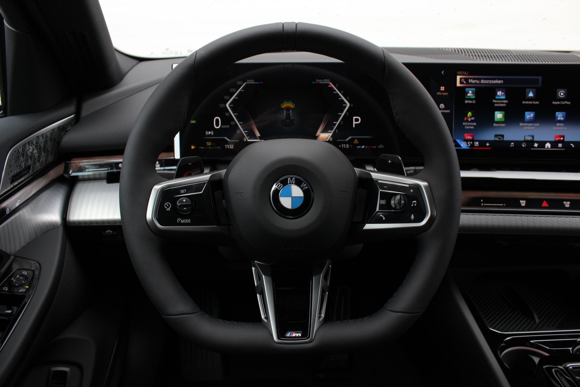 BMW 5 Serie Touring 520i M Sport Automaat / Trekhaak / Bower, Auto's, BMW, Automaat, Achterwielaandrijving, Zwart, Zwart