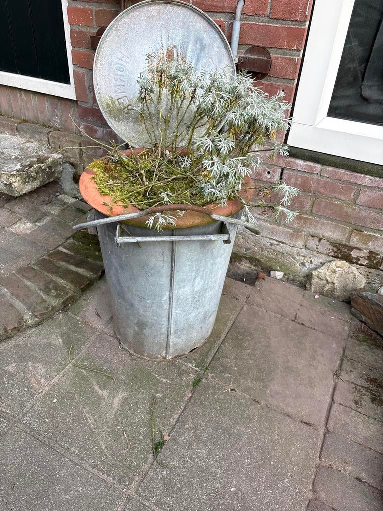 IJzeren prullenbak met beschadigde onderkant, Huis en Inrichting, Woonaccessoires | Prullenbakken, Ophalen of Verzenden, Gebruikt