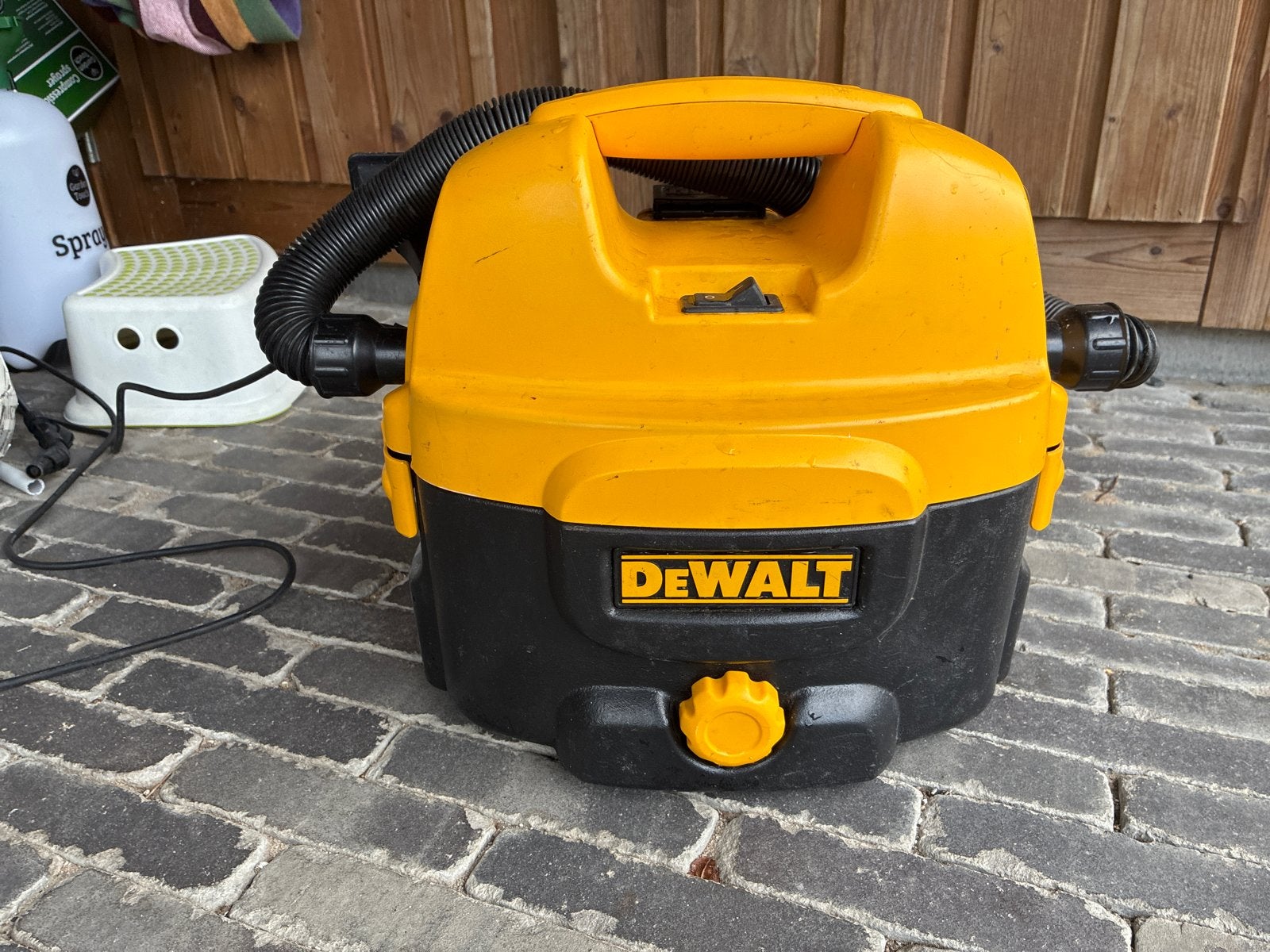DeWalt DC500 Industriële Stofzuiger - 300W, 7.5L, Witgoed en Apparatuur, Stofzuigers, Gebruikt, Industriële stofzuiger, Overige merken