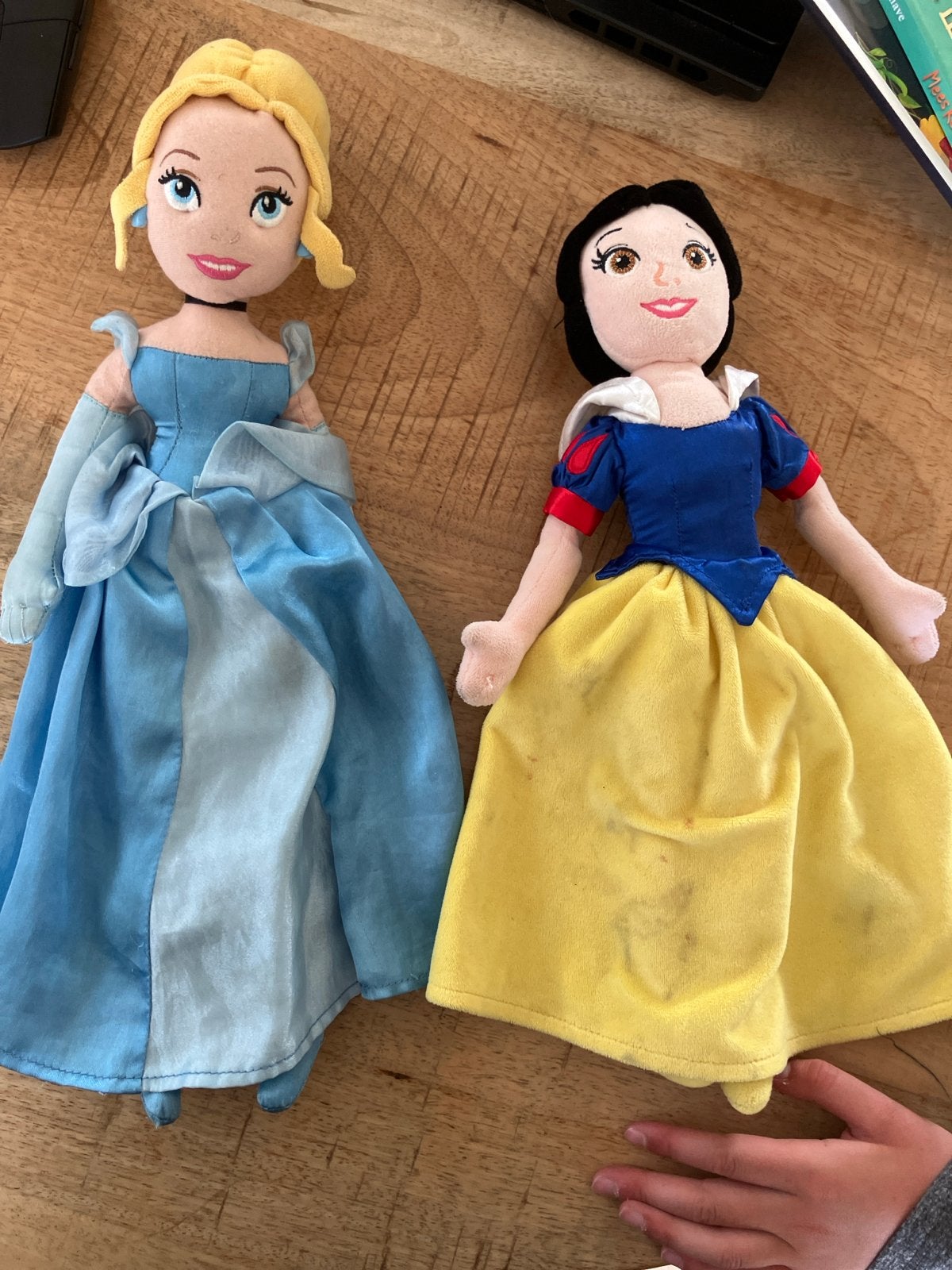 Disney Prinsessen Knuffelpoppen: Assepoester & Sneeuwwitje, Ophalen of Verzenden, Gebruikt, Overige typen