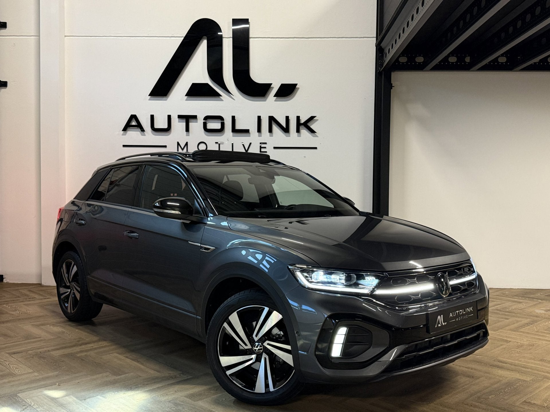 Volkswagen T-Roc 1.5 TSI R-Line Business+ |Black Style| PANO, 1258 kg, 1498 cc, Zwart, 4 cilinders