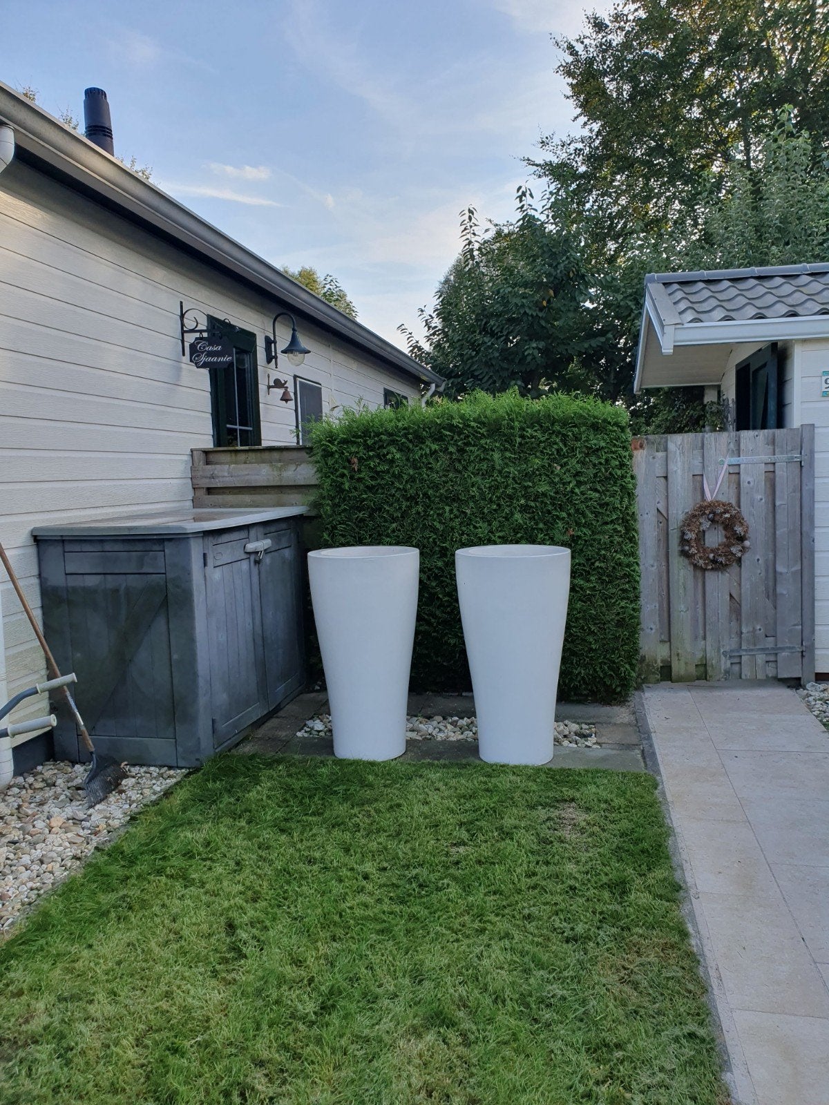 2 grote witte plantenbakken, Tuin en Terras, Ophalen, Kunststof, Gebruikt, Rond