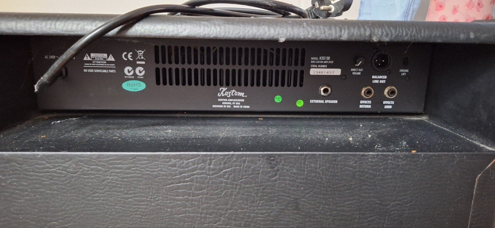 Kustom KXB100 Basgitaarversterker met zwenkwielen, Muziek en Instrumenten, Ophalen, Gebruikt, Basgitaar, 100 watt of meer