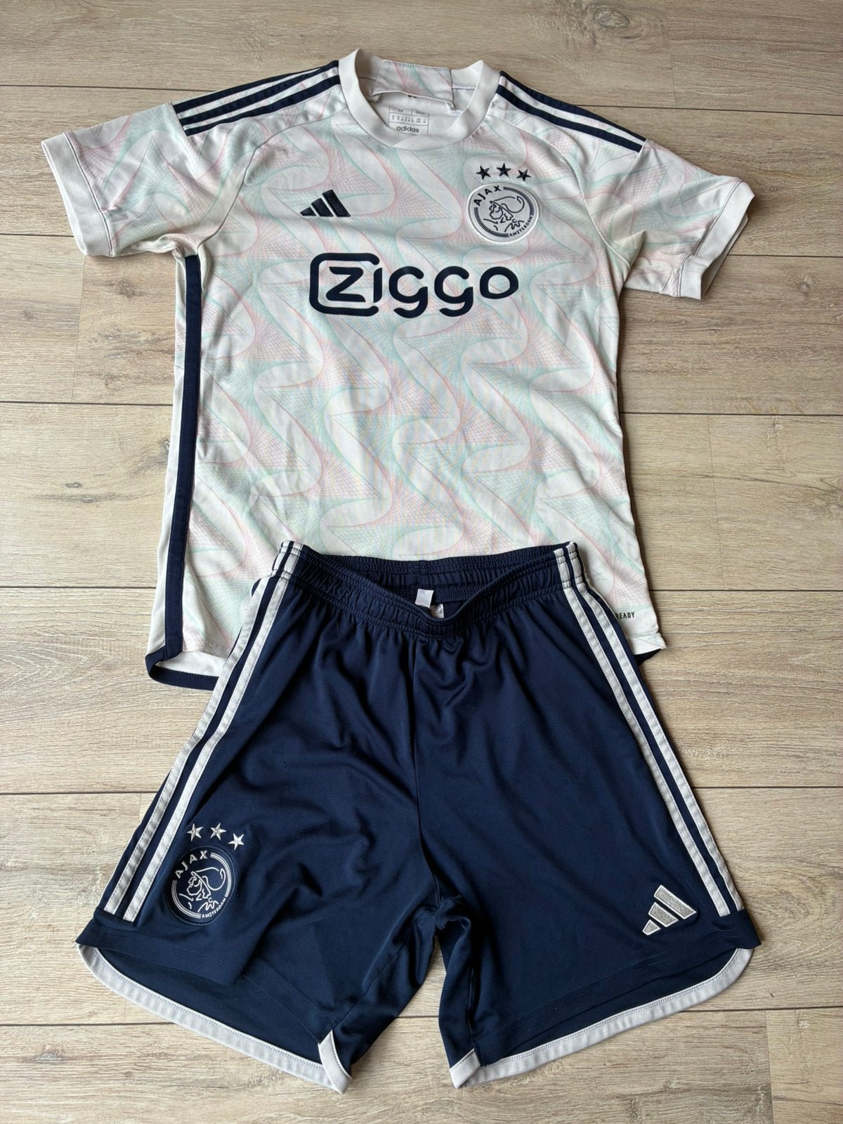 Ajax uitshirt + broek 23/24 maat M, Maat M, Ophalen of Verzenden, Gebruikt, Shirt