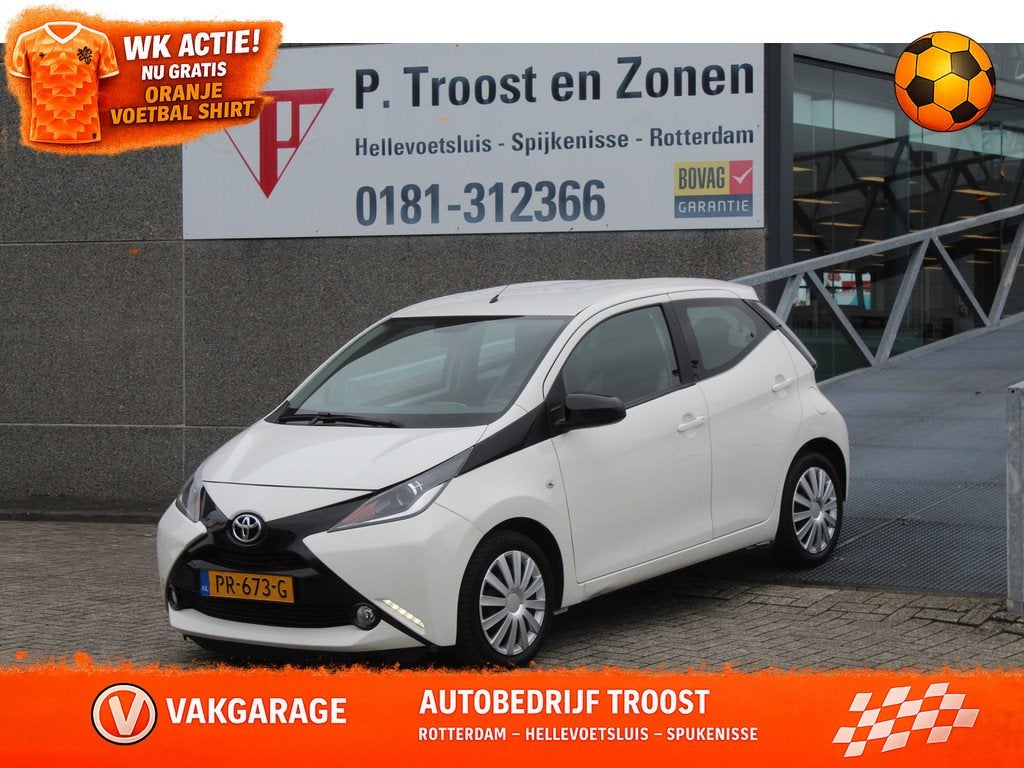Toyota Aygo 1.0 VVT-i x-play Navigatie/Airco/Achteruitrijcam, Auto's, Toyota, Voorwielaandrijving, 12 maanden, Stof, Gebruikt