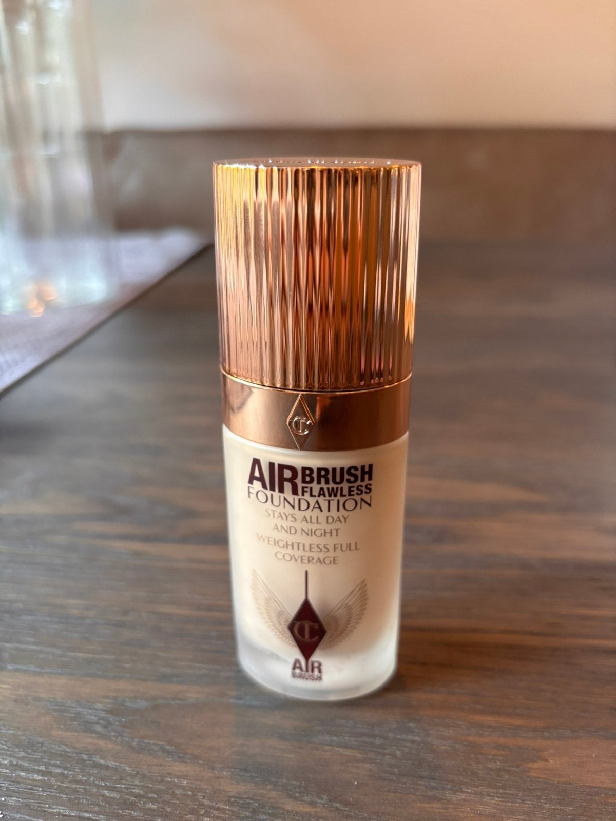 Charlotte Tilbury Airbrush Flawless Foundation– Kleur 4 Cool, Ophalen of Verzenden, Zo goed als nieuw, Gehele gezicht