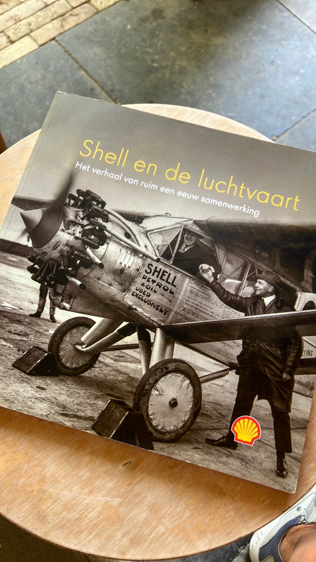 Shell en de luchtvaart, Ophalen of Verzenden, Zo goed als nieuw