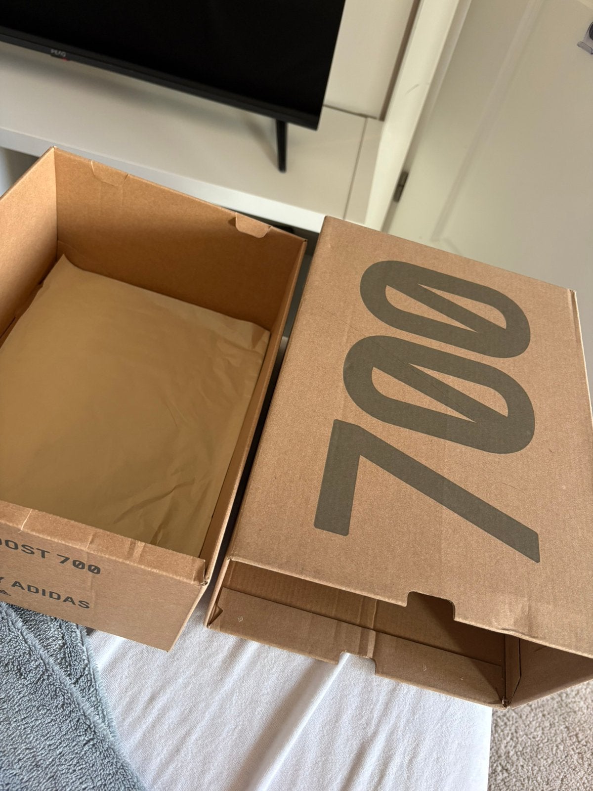 Yeezy 700, Ophalen of Verzenden, Zo goed als nieuw, Overige kleuren