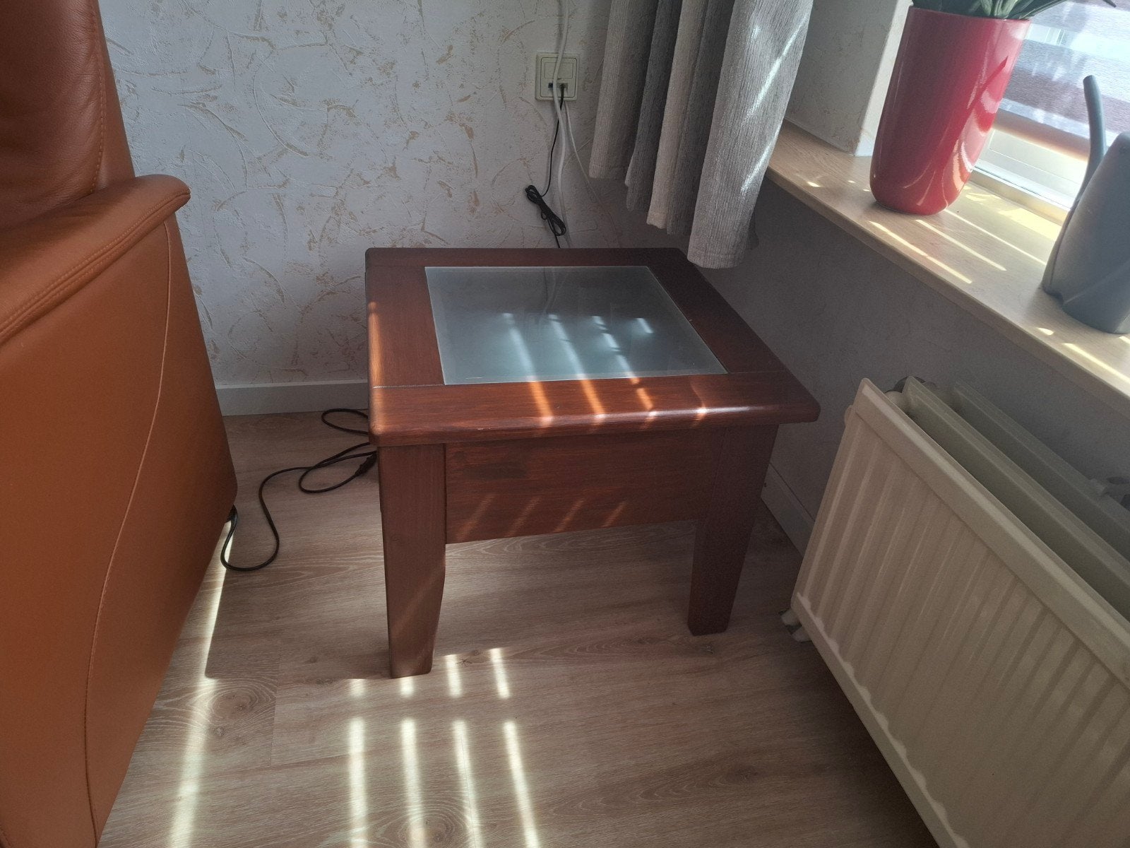 Nette salon tafel met bijzettafel