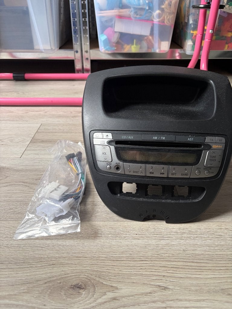 Auto radio aygo c1 107 orgineel, Auto diversen, Ophalen, Gebruikt